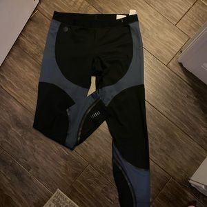 New with tags Under Armour workout tights. Blue with black details. Size XL